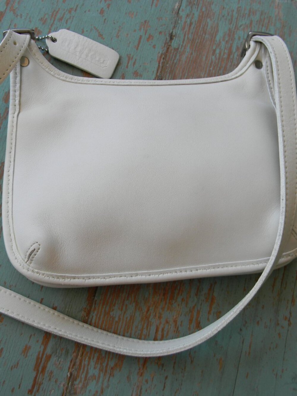 VINTAGE COACH 9142 WHITE CHALK HIPPIE CROSSBODY LEATHER SMALL BAG HANGTAG